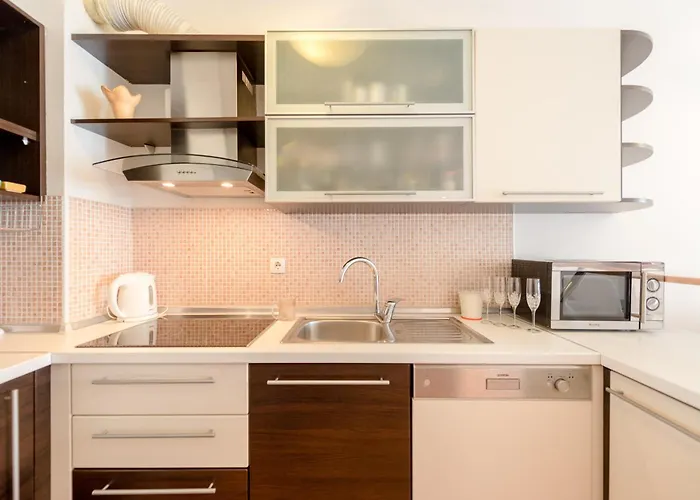 Comfy & Urban On Znjan Near