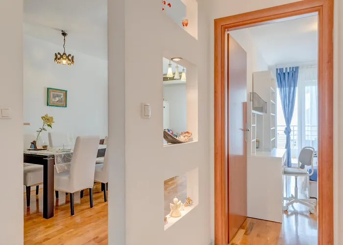 Comfy & Urban On Znjan Near Apartamento