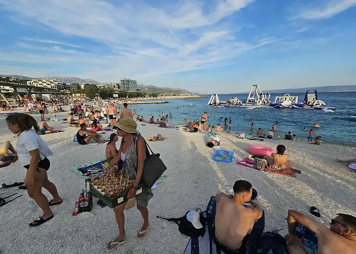 Apartamento Comfy & Urban On Znjan Near *